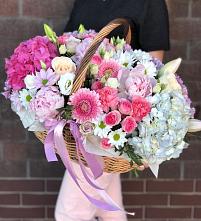 Цветочная композиция из Розы, Хризантемы, Пионы и Лизиантусы в корзине #REPLACE_PRED# Елизово