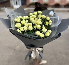 Букет Белые кустовые розы Солинеро в Елизово